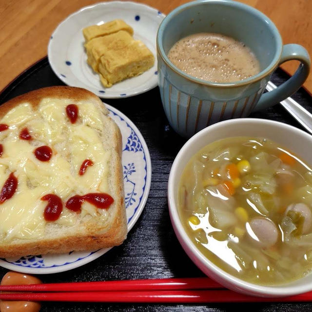 チーズトーストと野菜スープと卵焼き