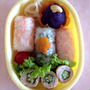 ３歳児の秋の行楽弁当～おにぎりと肉巻き～