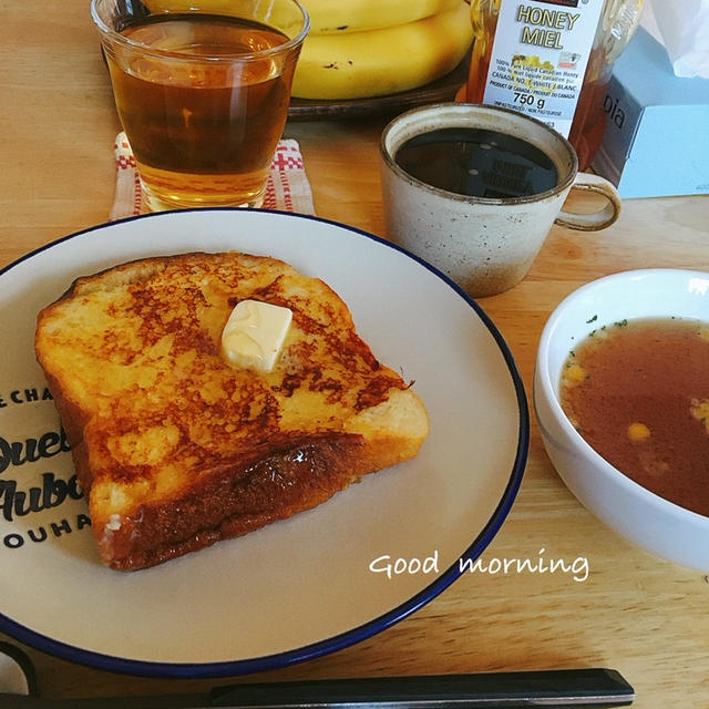 朝ごはんとダイニングテーブルの塗り替えリメイク