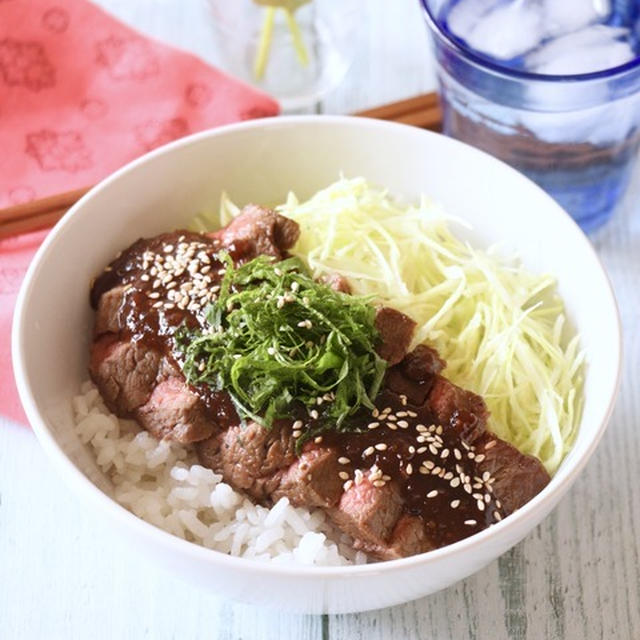 『ごちそう食感シャリピアン風ステーキ丼』