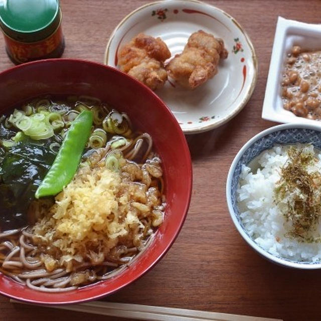 わかめ蕎麦、ライスつき。