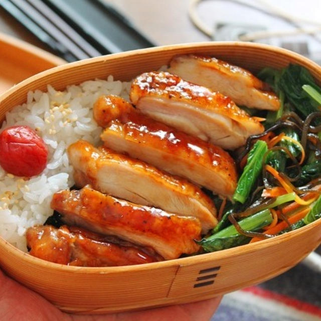 朝作れる人気定番おかず「鶏の照り焼き」「小松菜の塩昆布レンジ炒め」の２品弁当