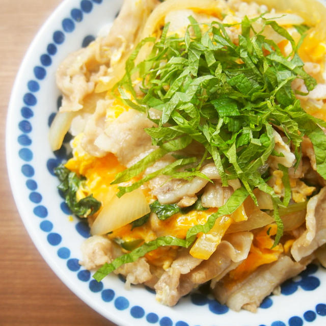 【285 円丼♪】豚バラとたっぷり大葉の卵丼！