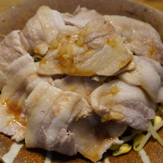 茹で豚ともやしの、ニンニクポン酢