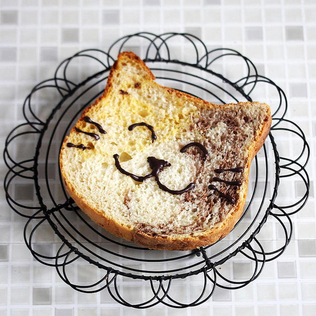 * サビ猫パン♪
