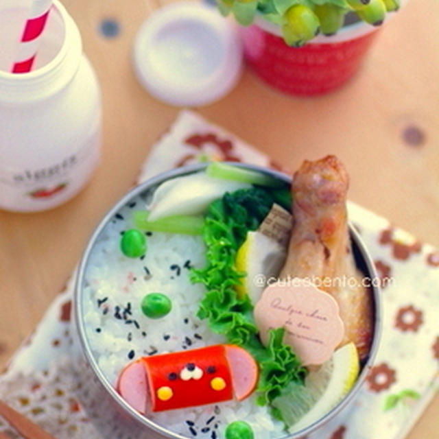 赤いソーセージのわんちゃんのキャラ弁