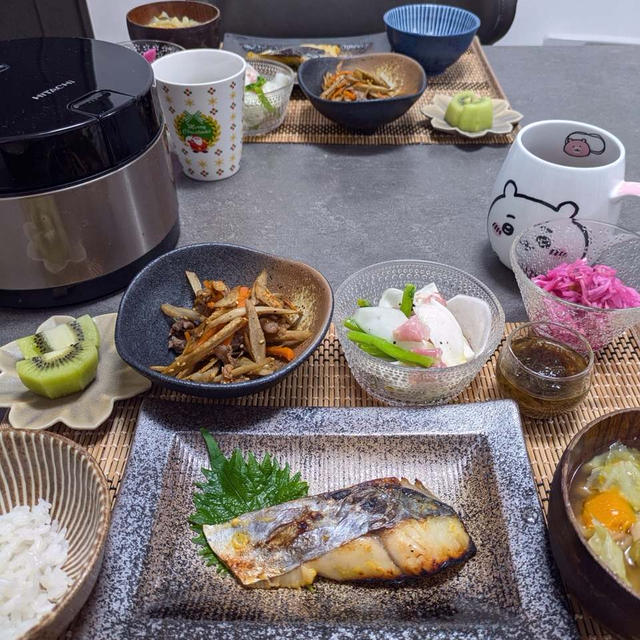 鰆の西京焼きの献立。ささっと米粉パンを焼く。