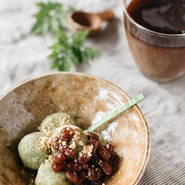 Yomogi Dango (Japanese mugwort dango)