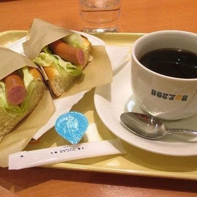 毎度おなじみのドトールのレタスドッグ