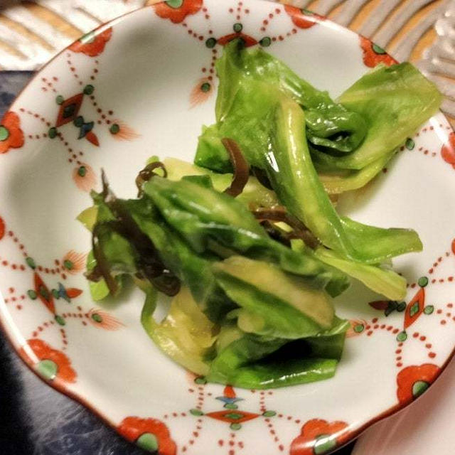 きゃべつ外葉の塩昆布漬け　もったいないオバケが出るから〜(笑)