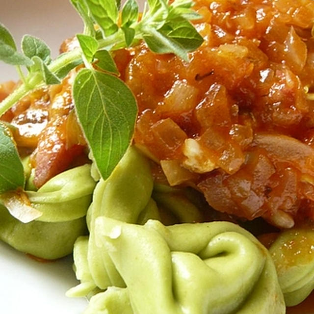 トルッテリーニ（Tortellini）トマトソース