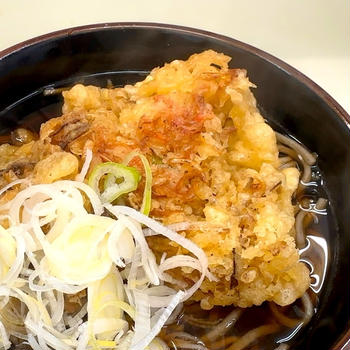 立ち蕎麦行脚「そば処長寿庵の天ぷらそば」