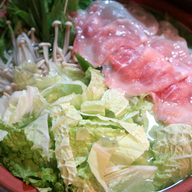 野菜たっぷり豚しゃぶシャンタン鍋。しめはワカメにゅうめんで。