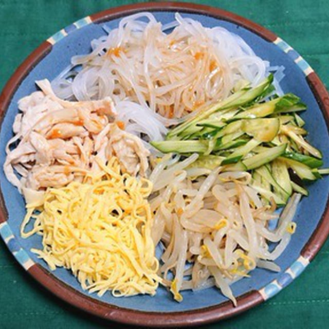 鶏肉とマロニー他の中華風サラダ