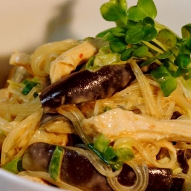 胡麻が濃厚！！蒸し鶏とナスのタンタンメン風春雨！