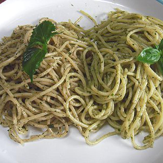 大葉とバジルのジェノベーゼパスタ。寝たら可愛いきなこ