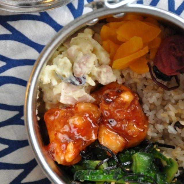 鶏のから揚げ弁当。