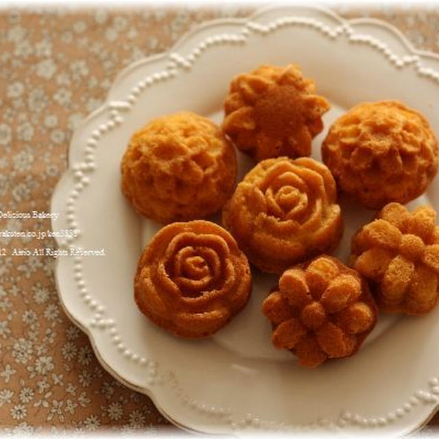 焦がしバター香るマドレーヌを可愛いお花型で♪