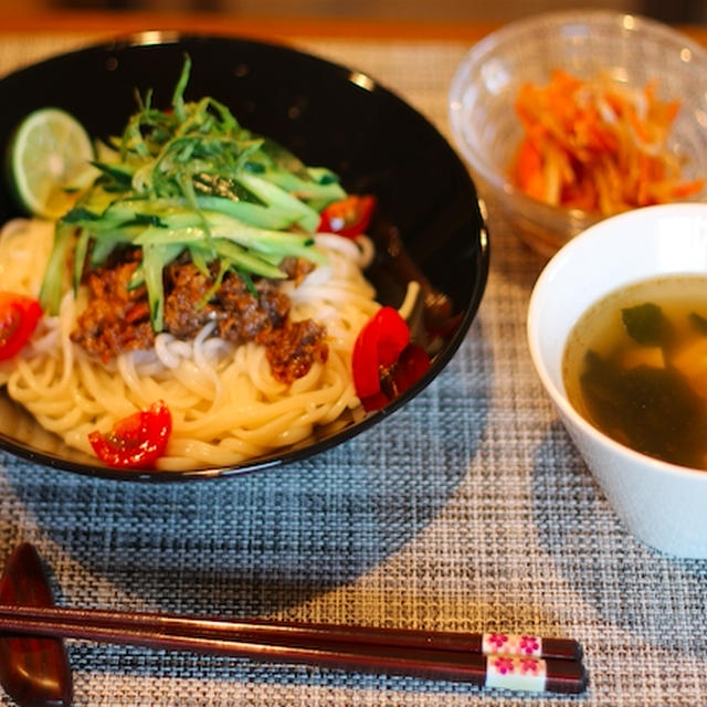 ヘルシーなジャージャー麺