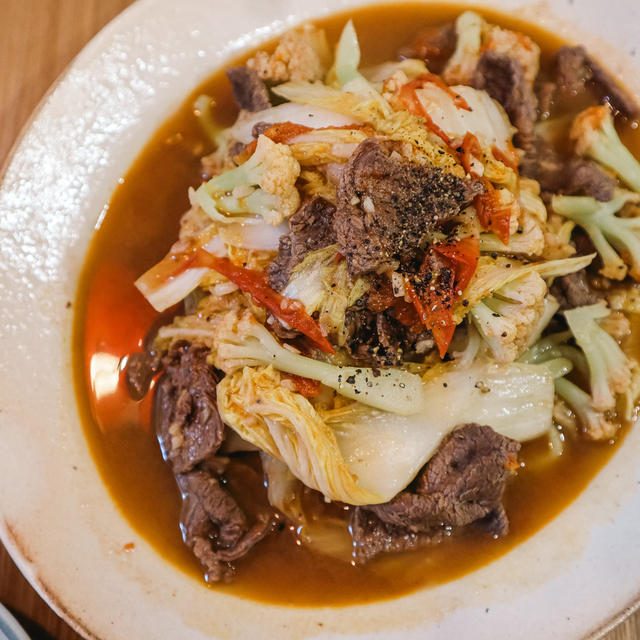 ベトナム料理をアレンジレシピ！白菜と牛肉の炒め物はおかずに最適。