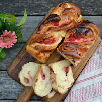 Strawberry Babka ストロベリーバブカ
