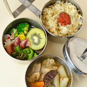 鶏と干し椎茸と根菜のスープ煮　スリランカ旅８　晩ごはんの残りで作るお弁当　５月２２日　木曜日　