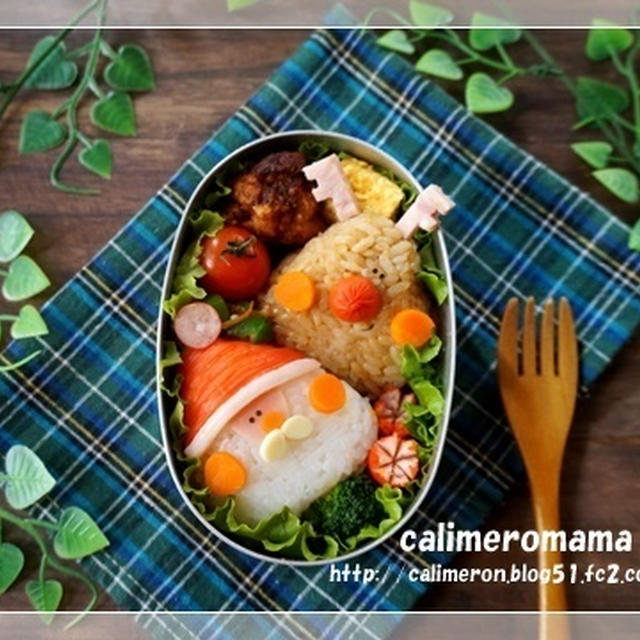 三角おにぎりのサンタとトナカイのお弁当
