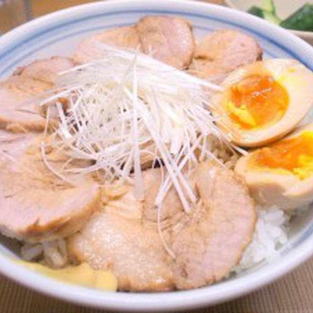 味付け卵と、圧力鍋で焼豚丼