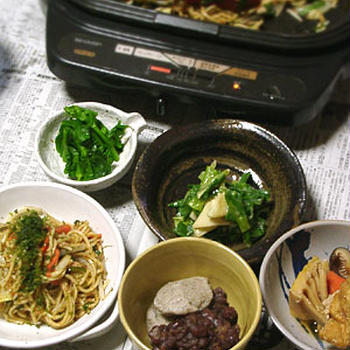 焼きそば、わけぎと姫皮のぬた、竹の子の煮物、菜の花のおひたし、そばがきぜんざい