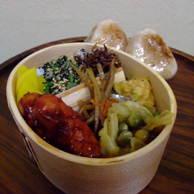 ウインナーお弁当と焼きおにぎり。