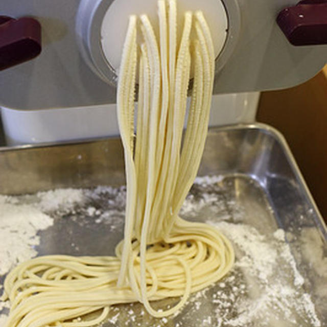 久しぶりにヌードルメーカーで麺作り