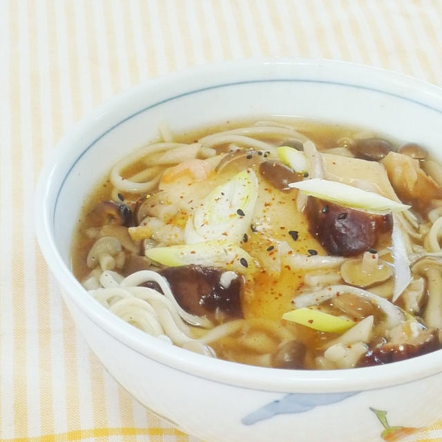 フワフワ高野豆腐と干しシイタケの餡かけうどん