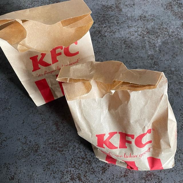 KFCのとろ〜り月見サンドの食べ比べ。の、話。