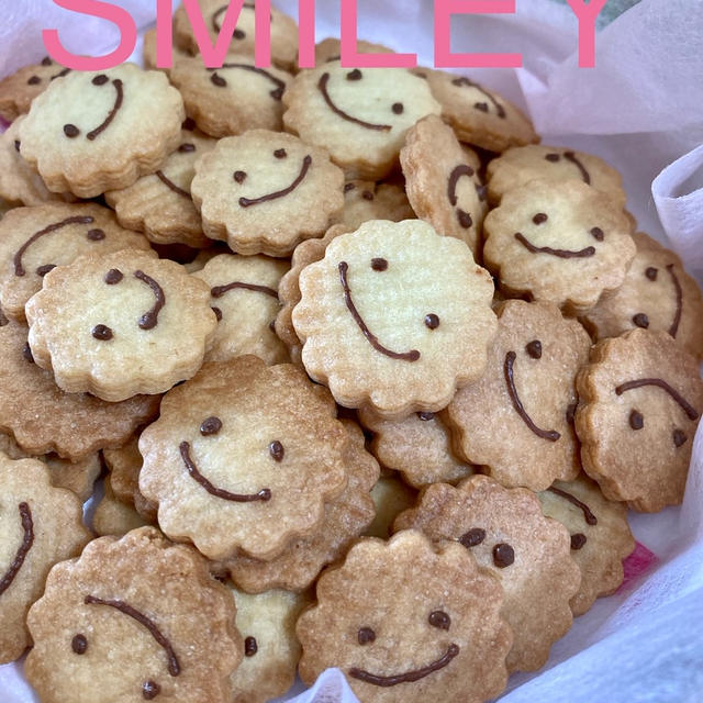 笑顔になるクッキーと　お弁当とか。