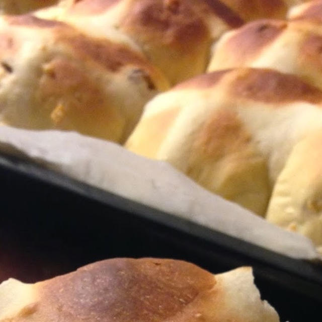 Hot cross buns  ホットクロスバン（イギリスのパン）