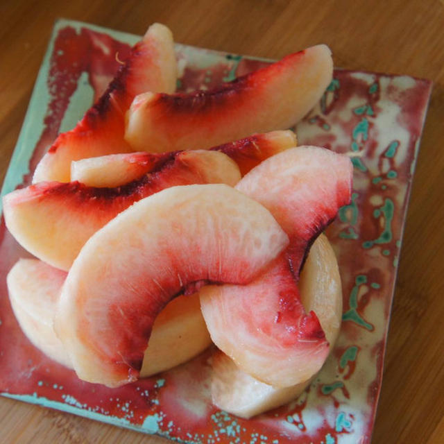 Pesca　今週　家にやってきた桃は
『一宮白桃』
歯ごたえはしっかりしてるのに甘く
料理に使うには最適かも、生ハムと合わせて前菜...
