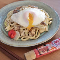 紅生姜を添えていただきます♡　サバ缶で焼うどんのレシピ　【時短・楽うま・ヘルシー】