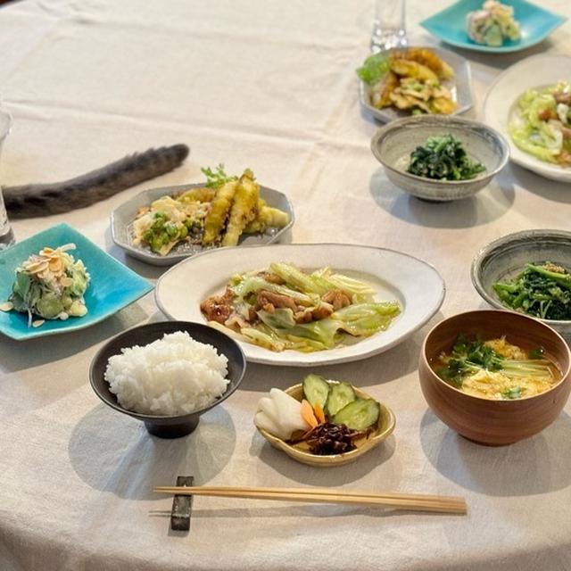 豚こまキャベツのガリバタ炒め定食の夜ごはん