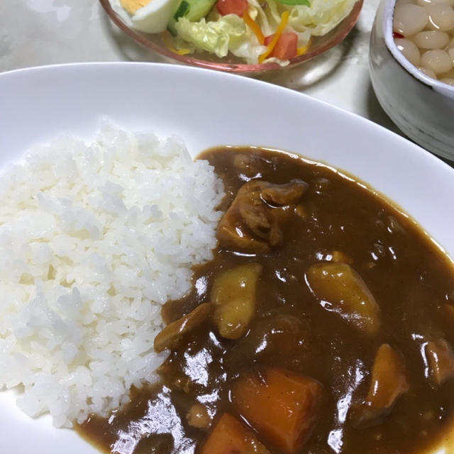 チキンカレーの夕飯
