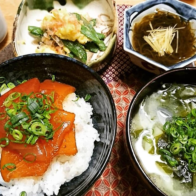 ビオマルシェさんのまぐろ漬けで丼