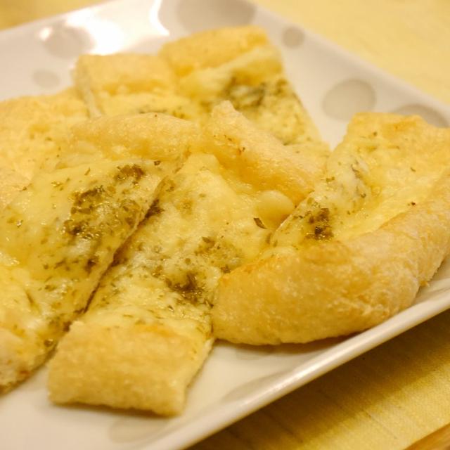 【うちレシピ】簡単おつまみ★お揚げのガーリックチーズトースト風