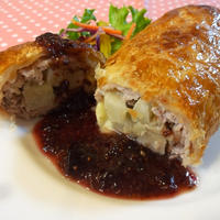 つぶ入りマスタードでフルーティなソース♪豚肉のパイ包み焼き