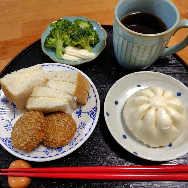 肉まんとブロッコリーとごまかぼちゃコロッケ