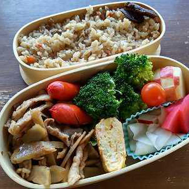 鶏の混ぜご飯と豚肉とごぼうのウスターソース炒め弁当