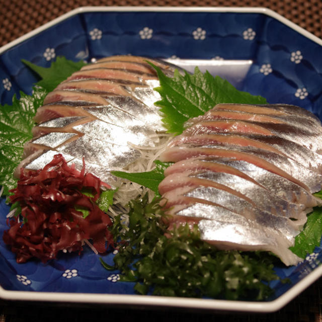秋刀魚のお刺身 と 里芋とイカの煮物