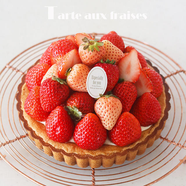 【見るだけスイーツ】紅白いちごのタルト。