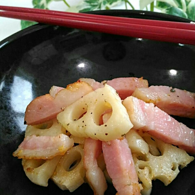 《レシピ有》話題のスパイスハウス香りソルトでれんこん&ベーコン炒め、ハンドスピナー、食事の記録。