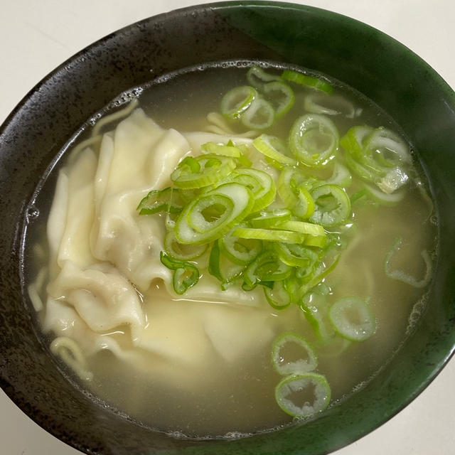 朝ラー♡鶏白湯ワンタン麺と、雪。