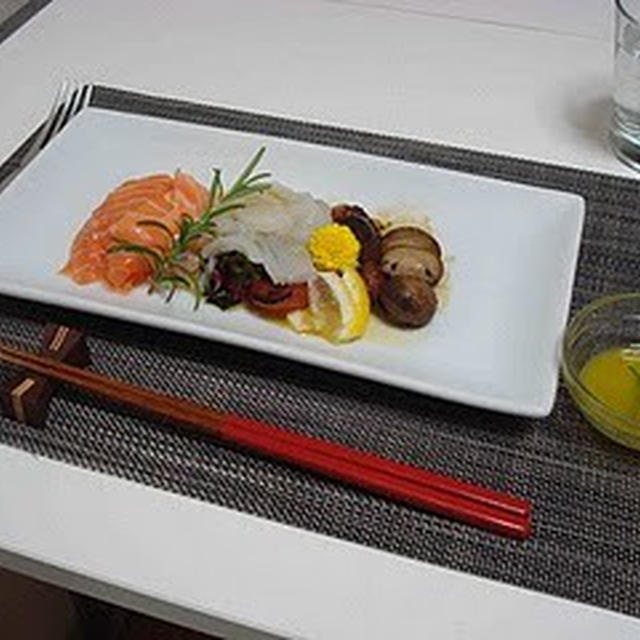 ノルウェー・サーモンのお刺身ワサビソース添え、サーモンパイ、茄子のトマトソース焼き（Norwegian Salmon Sashimi with Wasabi Sauce, Salmon Pie, and Grilled Eggplant with Tomato Sauce）