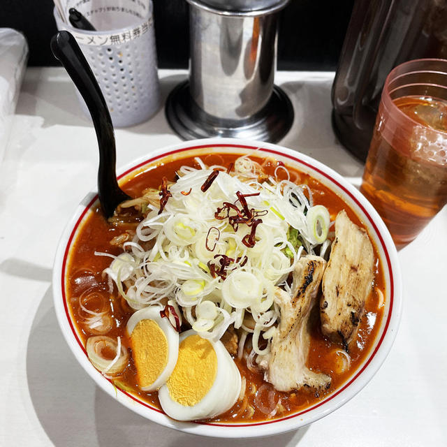 極北極やさいシャキシャキを啜る 〜野菜大盛にネギとチャーシュー2枚で麺少なめ〜